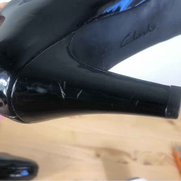 Clarks Collection Soft Cushion Black Platform Patent Leather Heels Size 8 Career - Picture 9 of 11